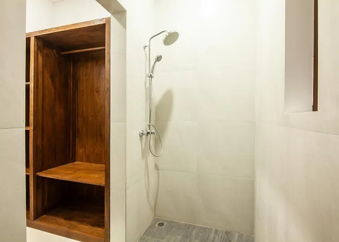 1-bedroom 5-minutes Walk To * サヌール