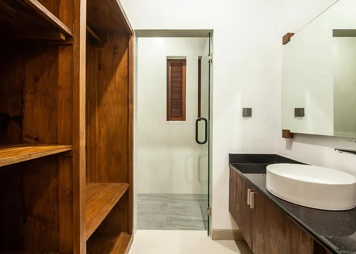 1-bedroom 5-minutes Walk To * サヌール